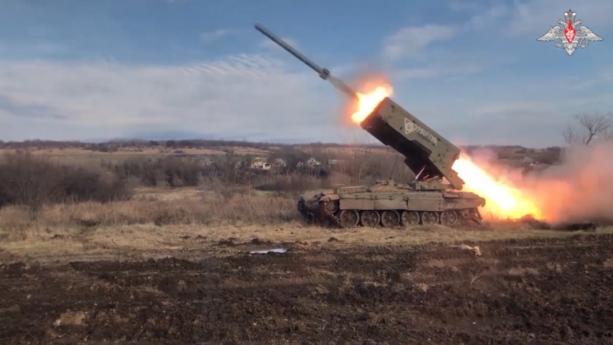 Hỏa thần nhiệt áp TOS-1A Solntsepyok của Nga tấn công mục tiêu quân sự Ukraine